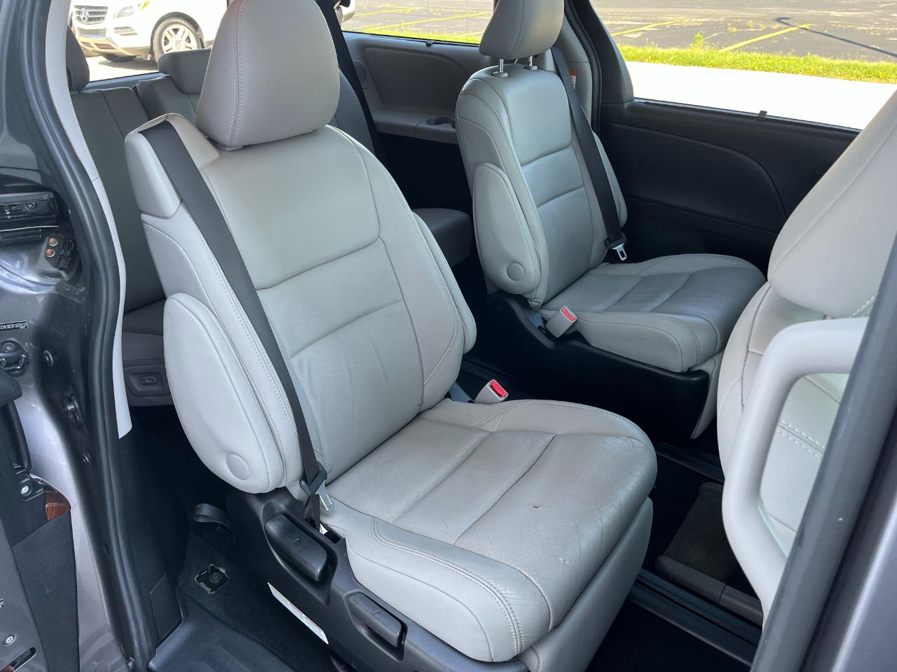 Toyota Sienna Limited Premium FWD 7-Passenger (Natl) 2015