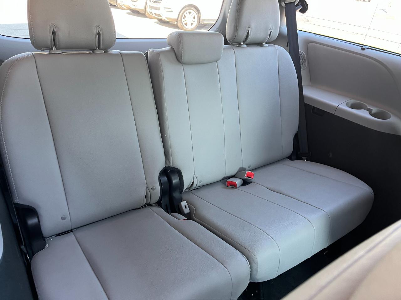 Toyota Sienna Limited Premium FWD 7-Passenger (Natl) 2015