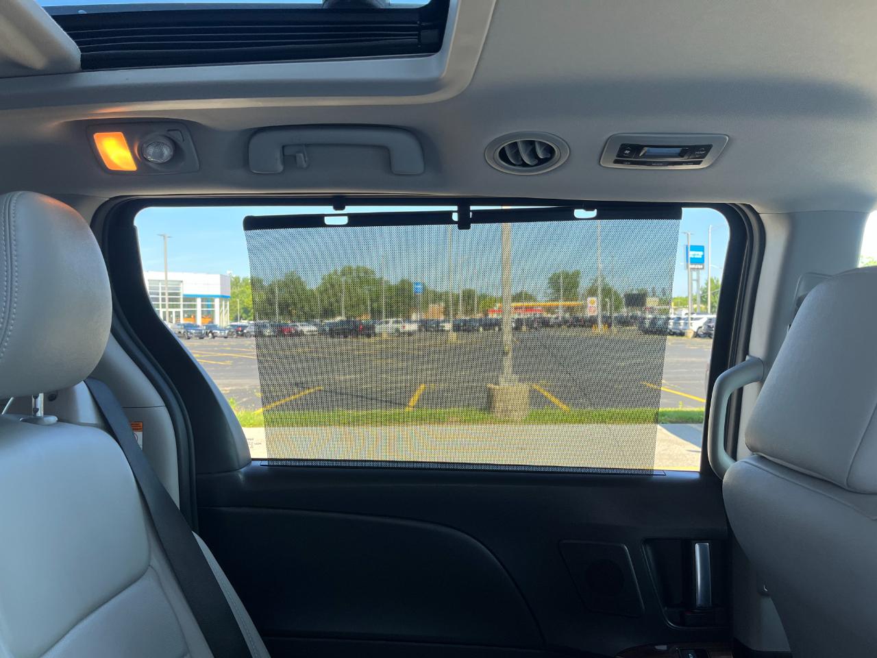 Toyota Sienna Limited Premium FWD 7-Passenger (Natl) 2015