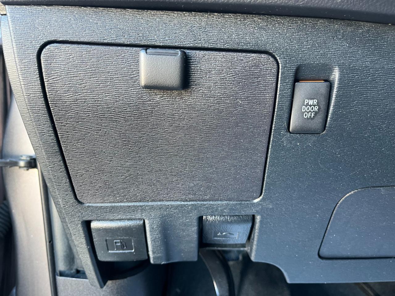 Toyota Sienna Limited Premium FWD 7-Passenger (Natl) 2015
