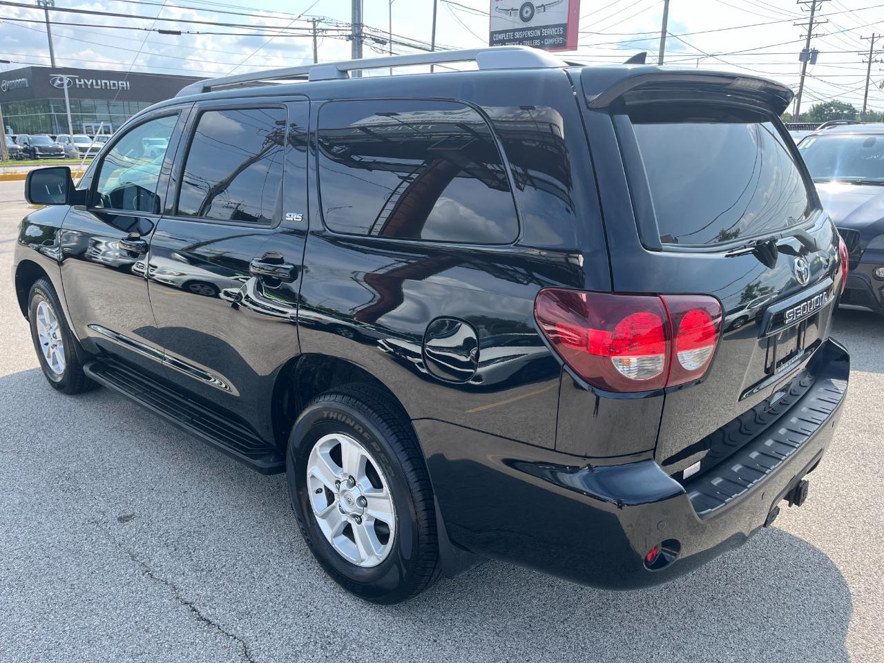 Toyota Sequoia SR5 5.7L 4WD 2018