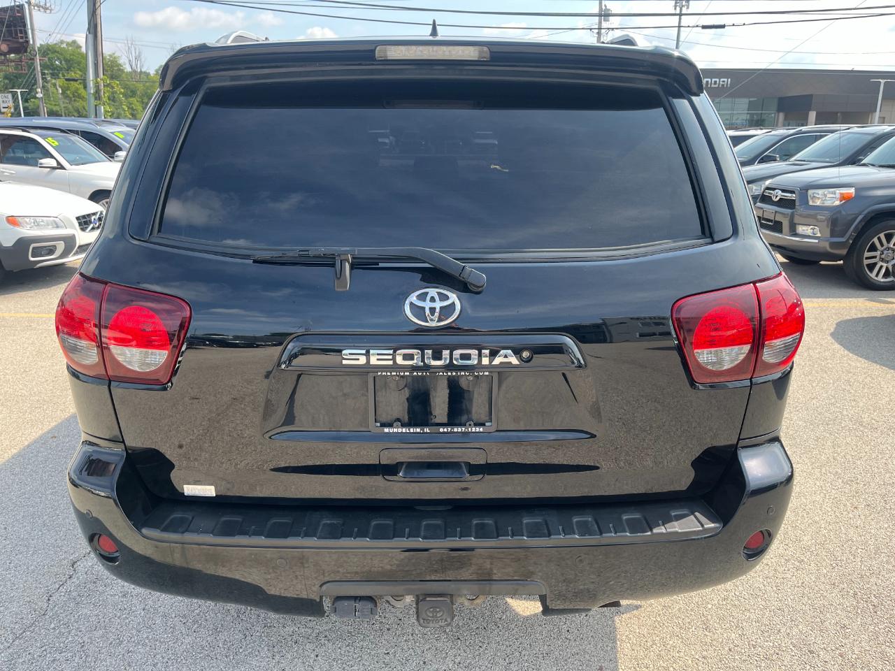 Toyota Sequoia SR5 5.7L 4WD 2018