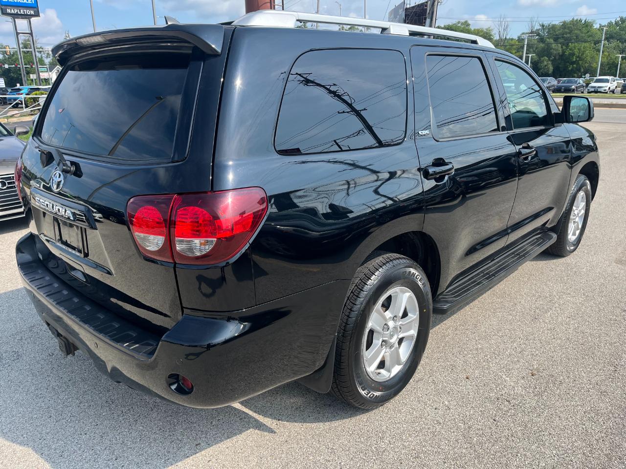 Toyota Sequoia SR5 5.7L 4WD 2018