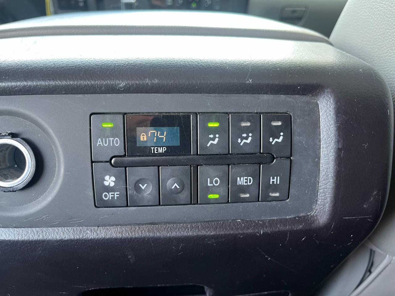 Toyota Sequoia SR5 5.7L 4WD 2018
