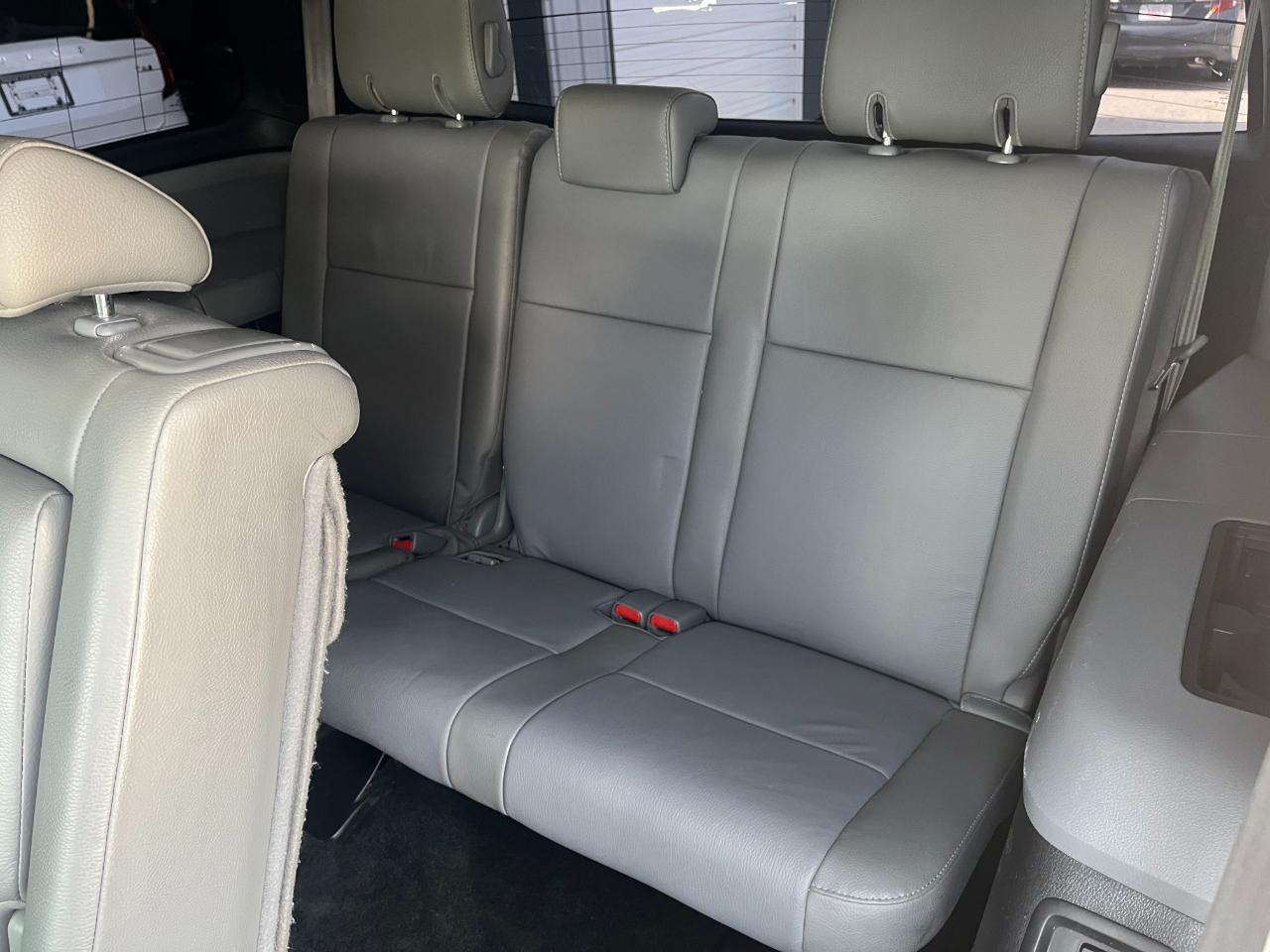 Toyota Sequoia SR5 5.7L 4WD 2018