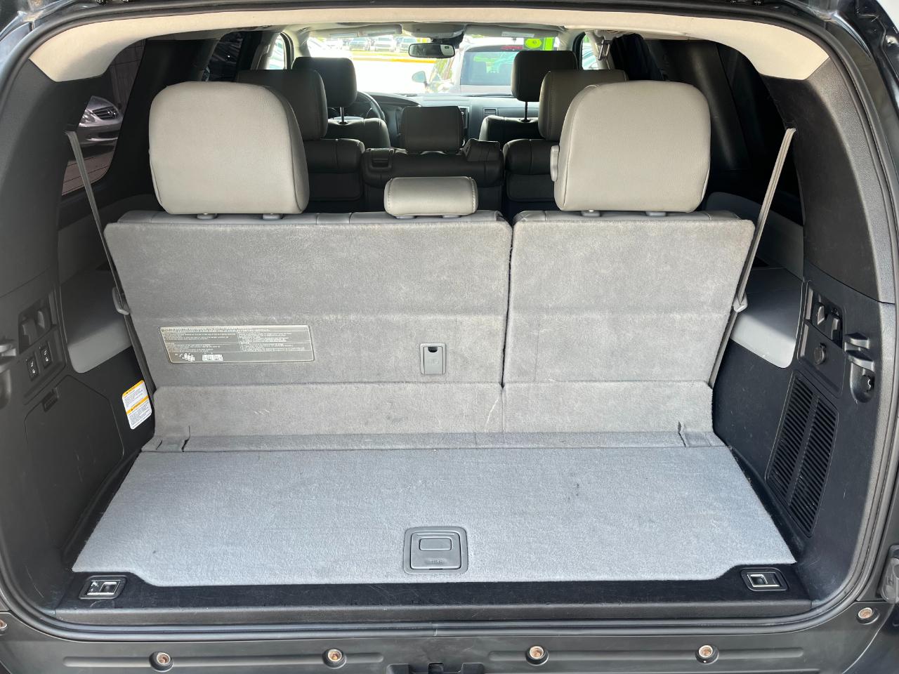 Toyota Sequoia SR5 5.7L 4WD 2018