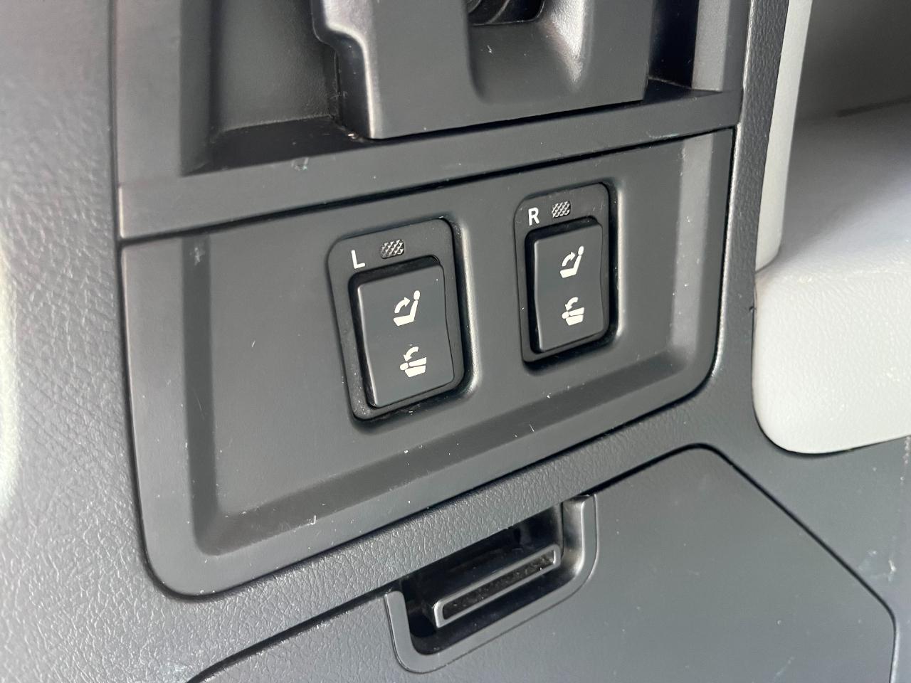 Toyota Sequoia SR5 5.7L 4WD 2018