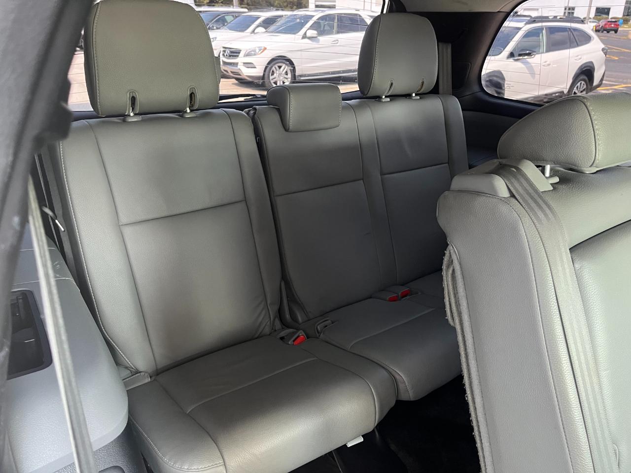 Toyota Sequoia SR5 5.7L 4WD 2018