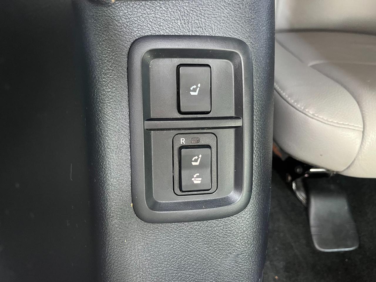 Toyota Sequoia SR5 5.7L 4WD 2018