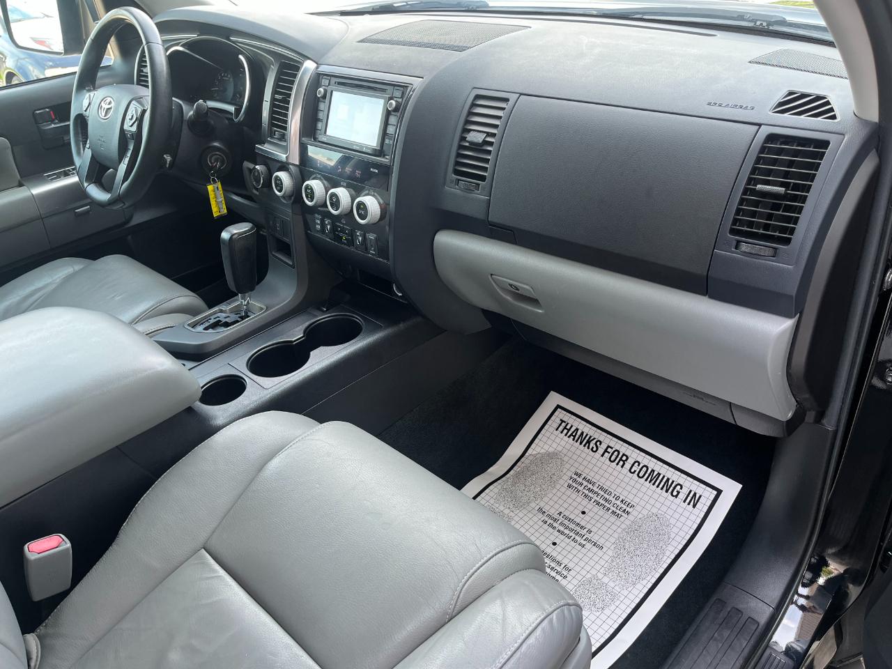 Toyota Sequoia SR5 5.7L 4WD 2018
