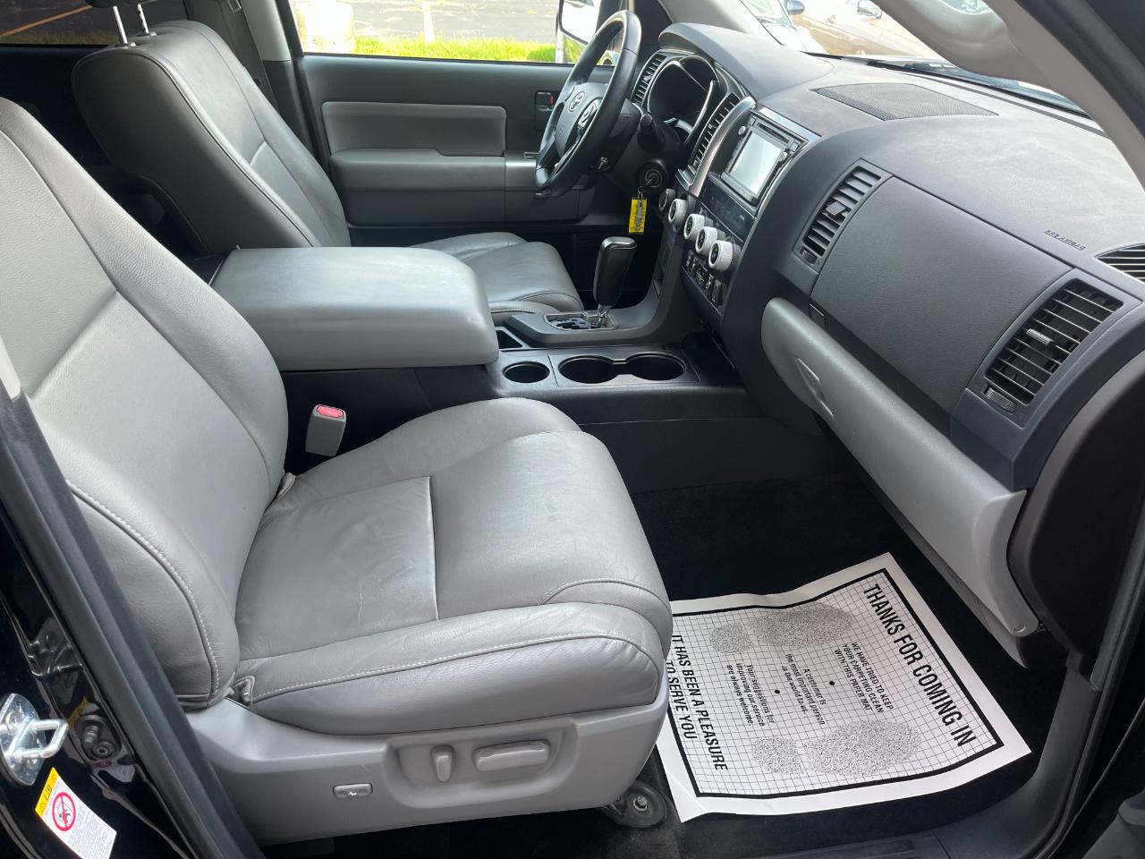Toyota Sequoia SR5 5.7L 4WD 2018