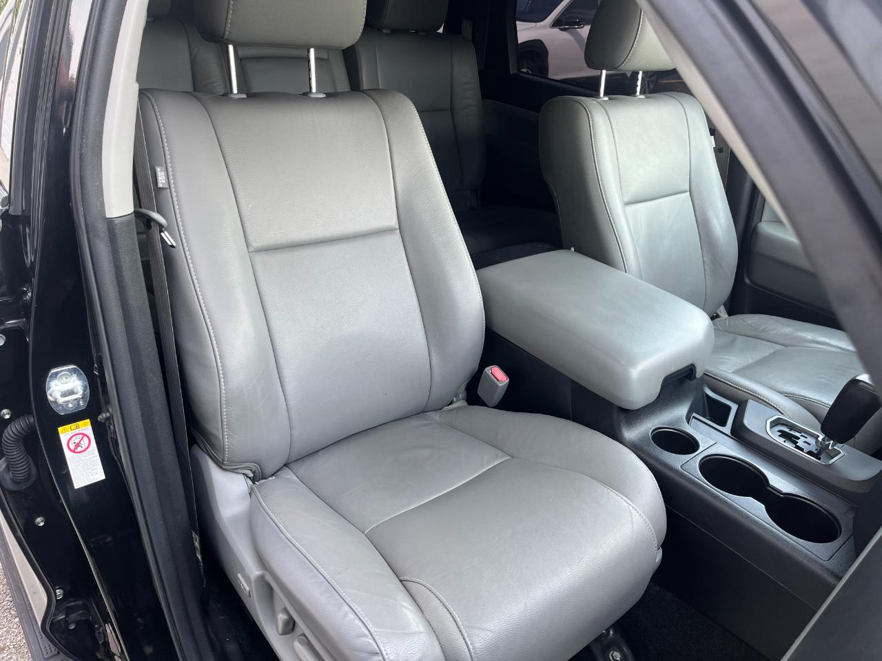 Toyota Sequoia SR5 5.7L 4WD 2018