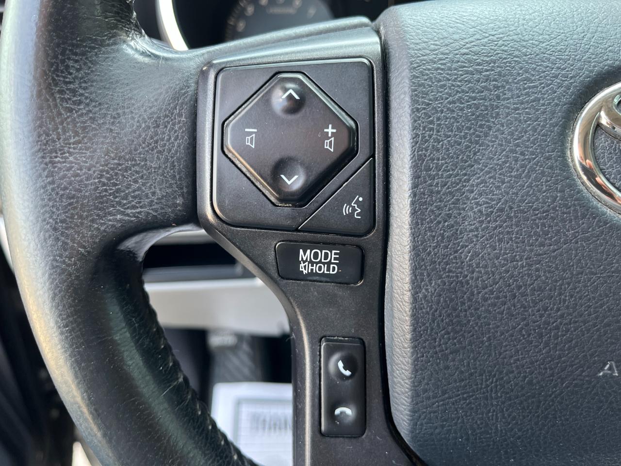Toyota Sequoia SR5 5.7L 4WD 2018