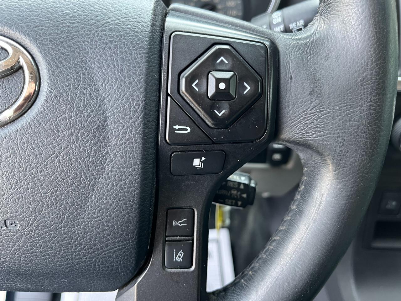 Toyota Sequoia SR5 5.7L 4WD 2018