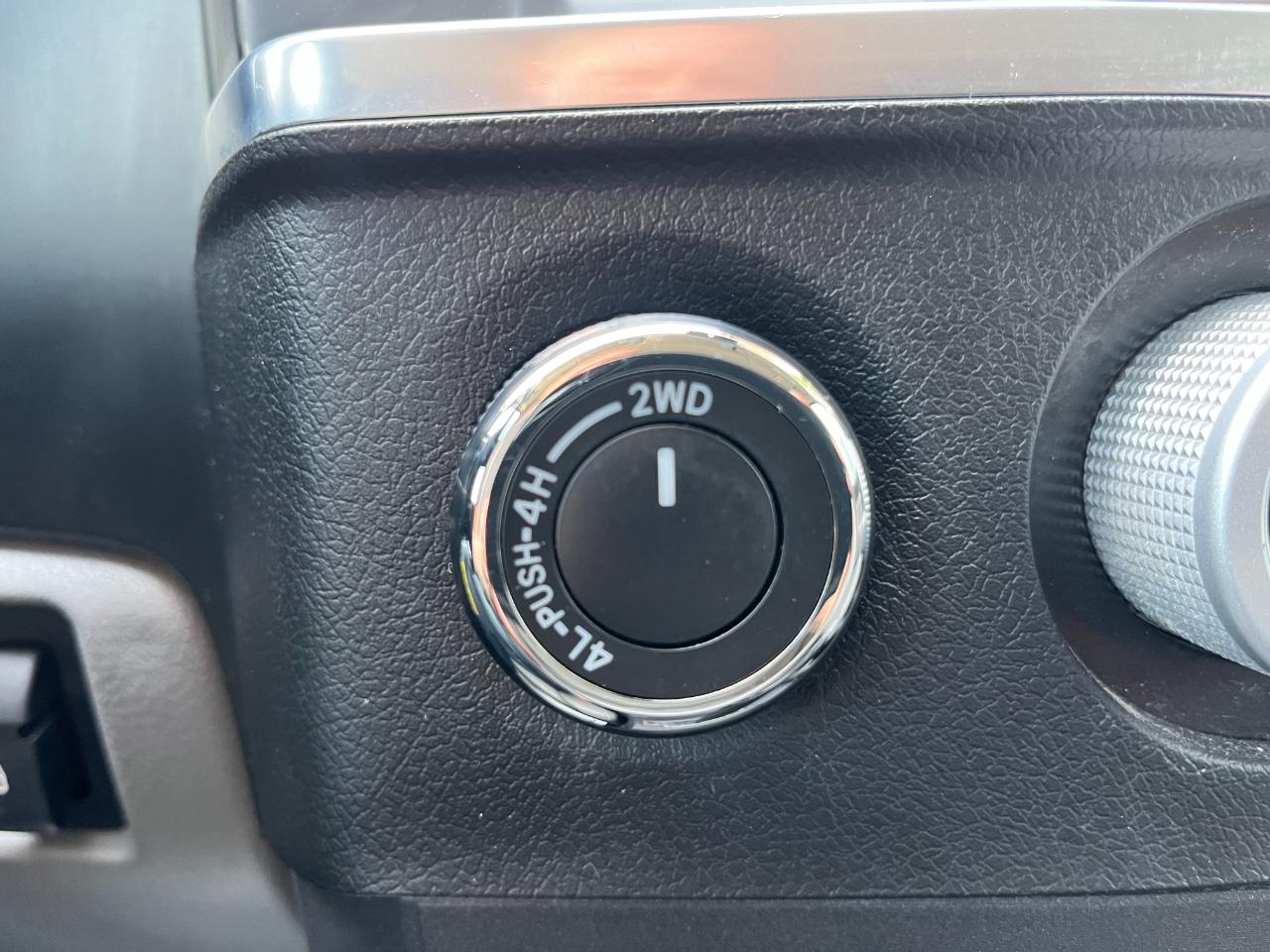 Toyota Sequoia SR5 5.7L 4WD 2018