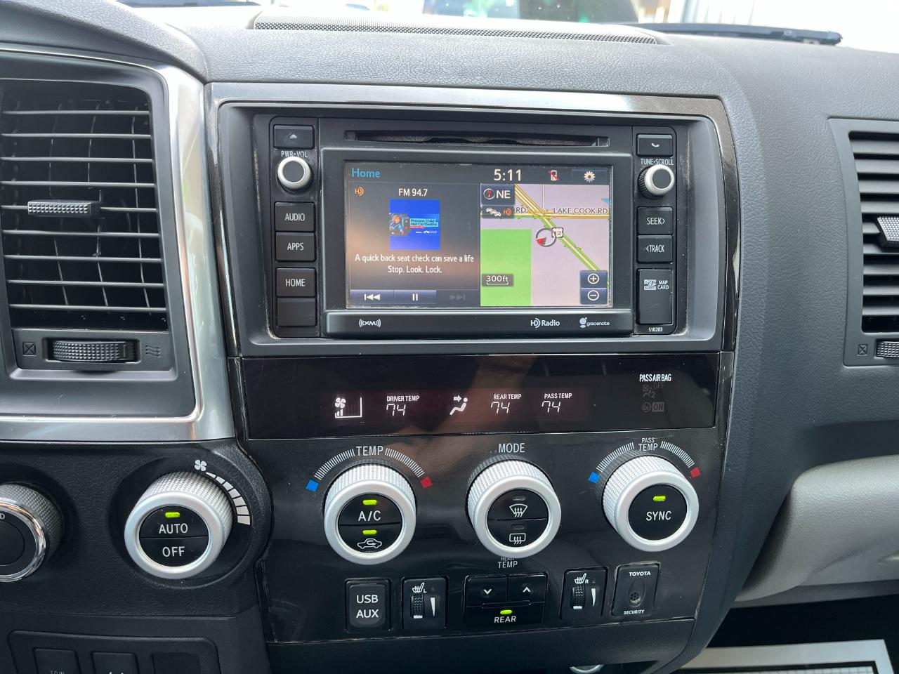 Toyota Sequoia SR5 5.7L 4WD 2018