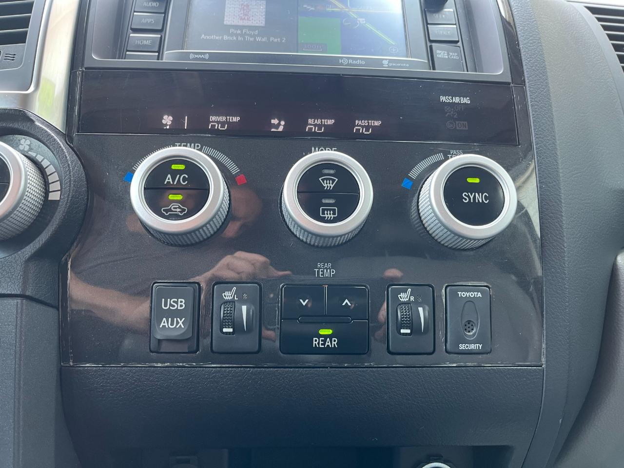 Toyota Sequoia SR5 5.7L 4WD 2018