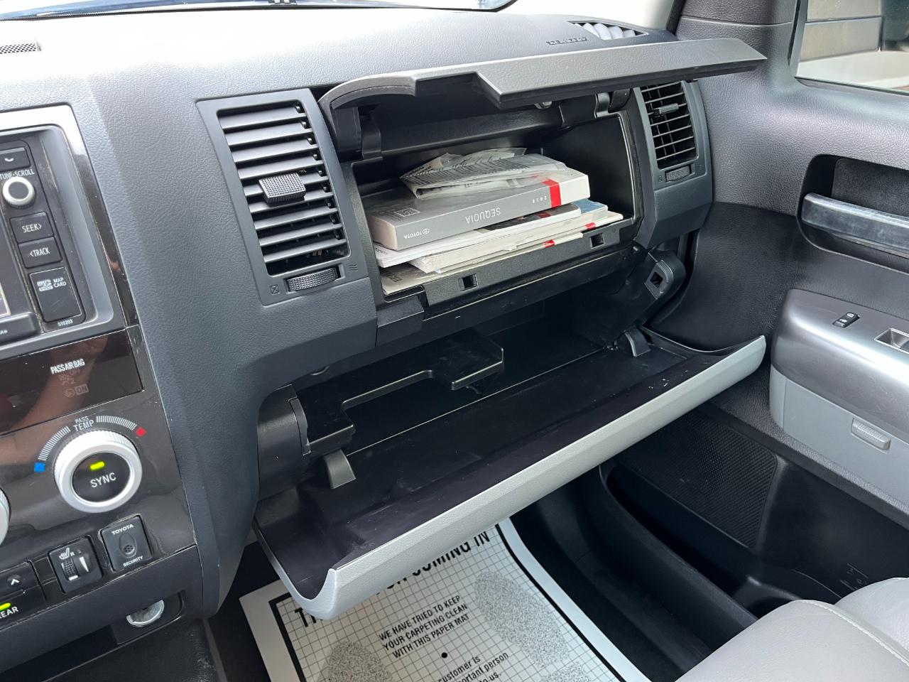 Toyota Sequoia SR5 5.7L 4WD 2018