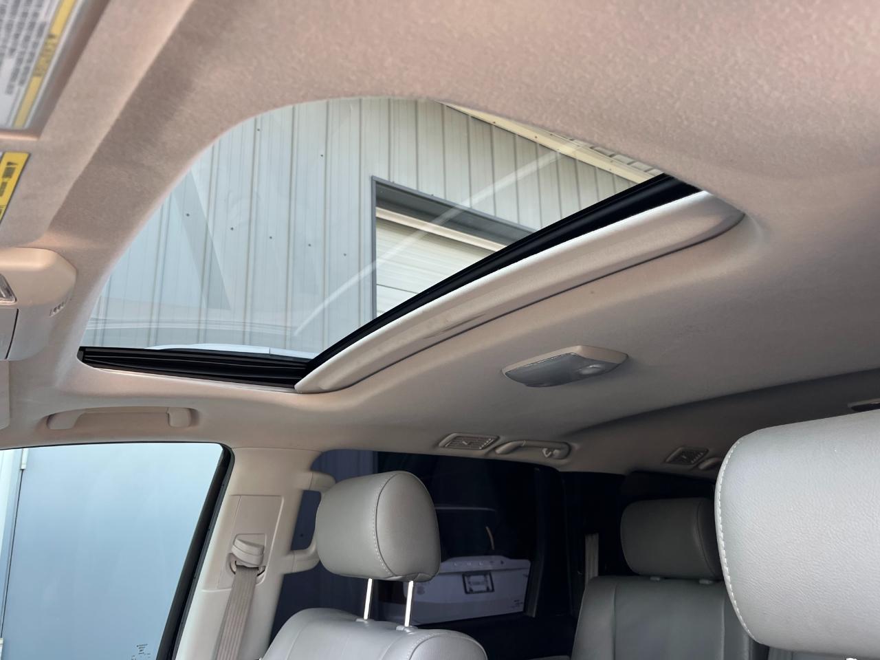 Toyota Sequoia SR5 5.7L 4WD 2018
