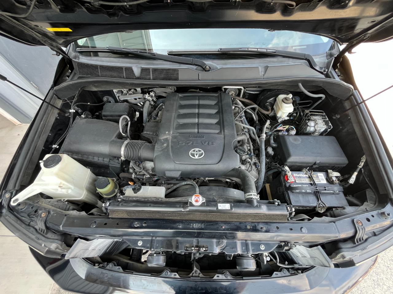 Toyota Sequoia SR5 5.7L 4WD 2018