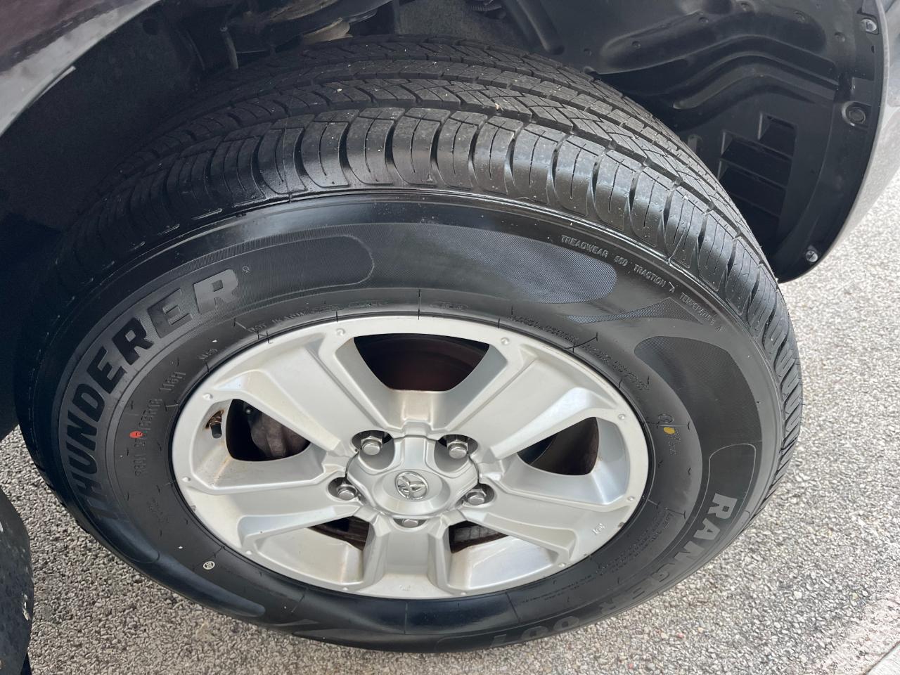 Toyota Sequoia SR5 5.7L 4WD 2018
