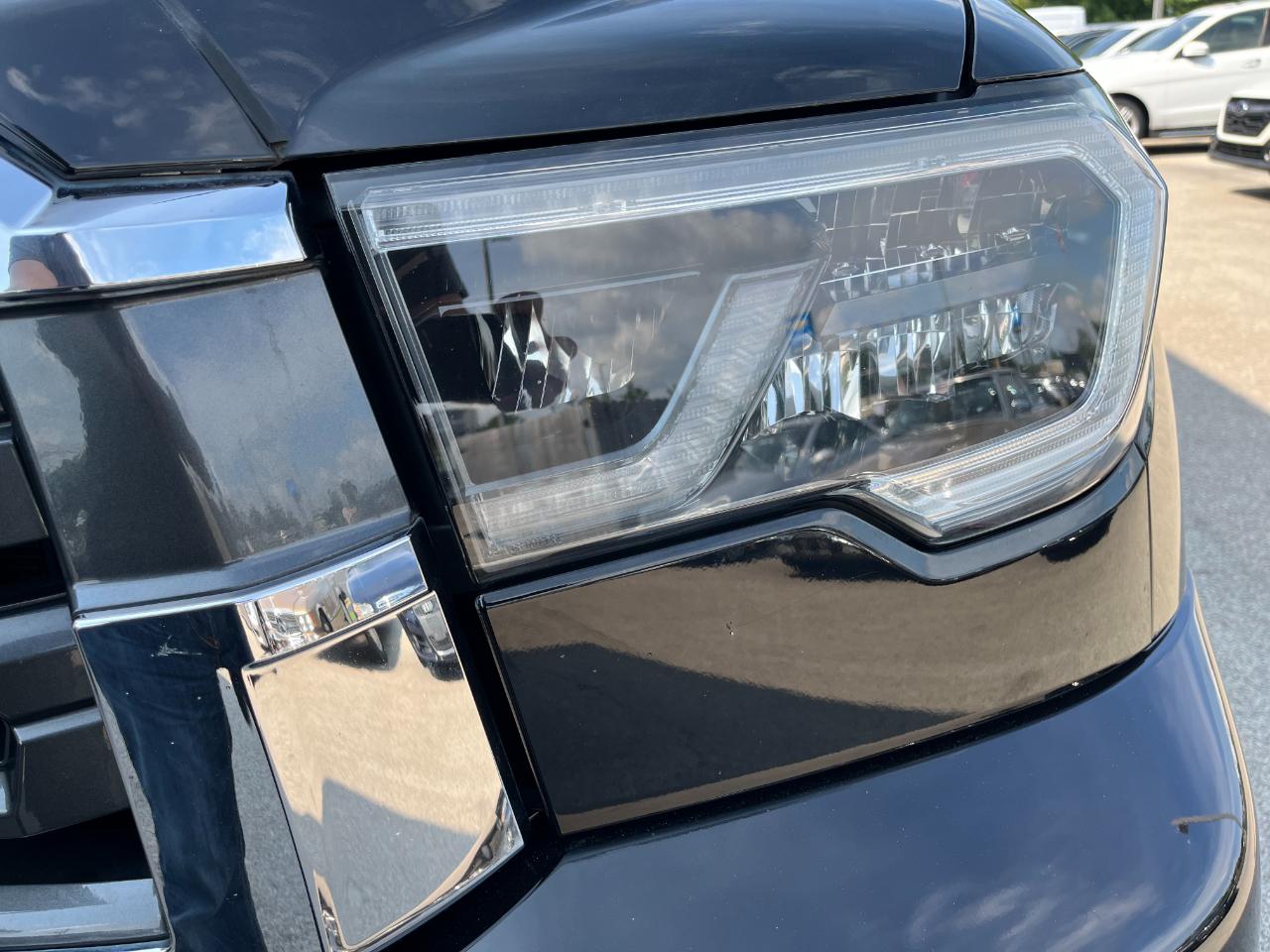 Toyota Sequoia SR5 5.7L 4WD 2018