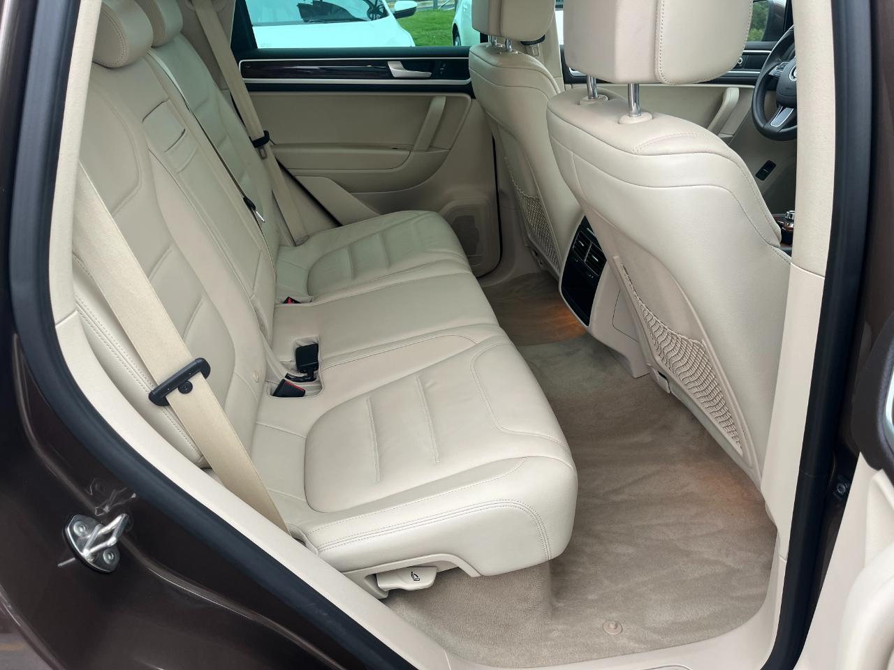 Volkswagen Touareg 4dr TDI Lux 2013