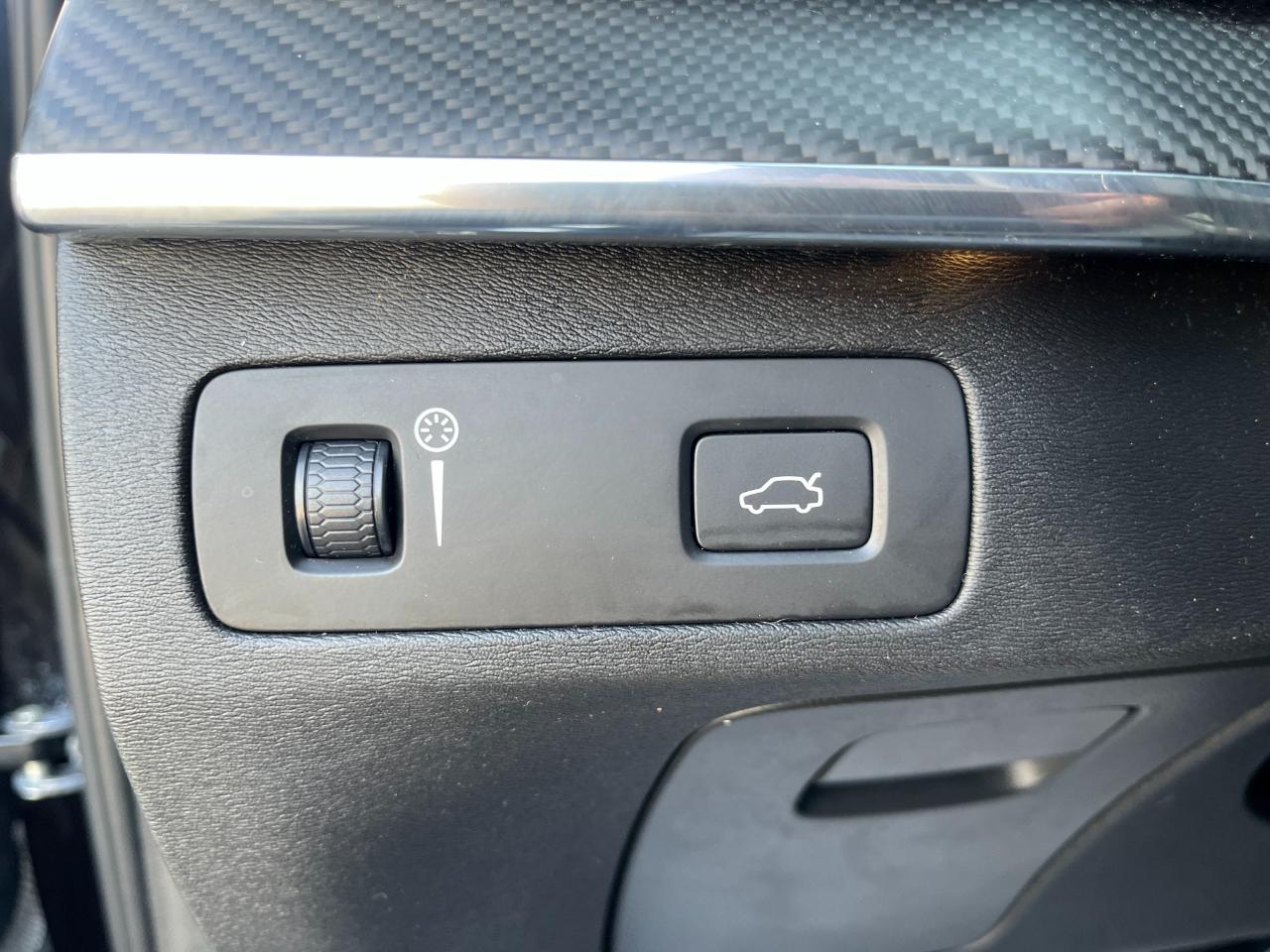 Volvo XC90 photo 26