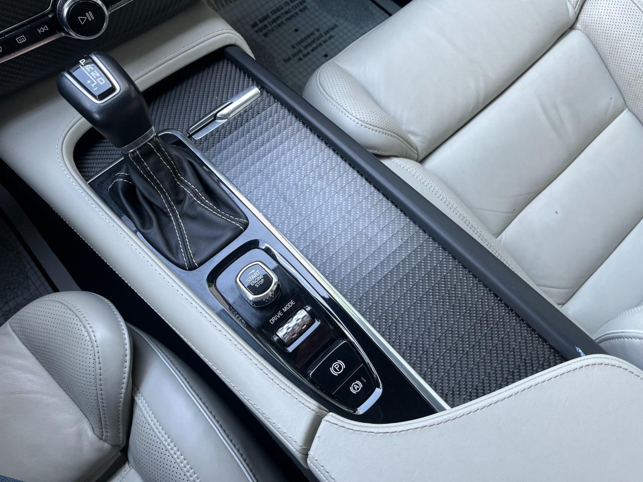 Volvo XC90 photo 34
