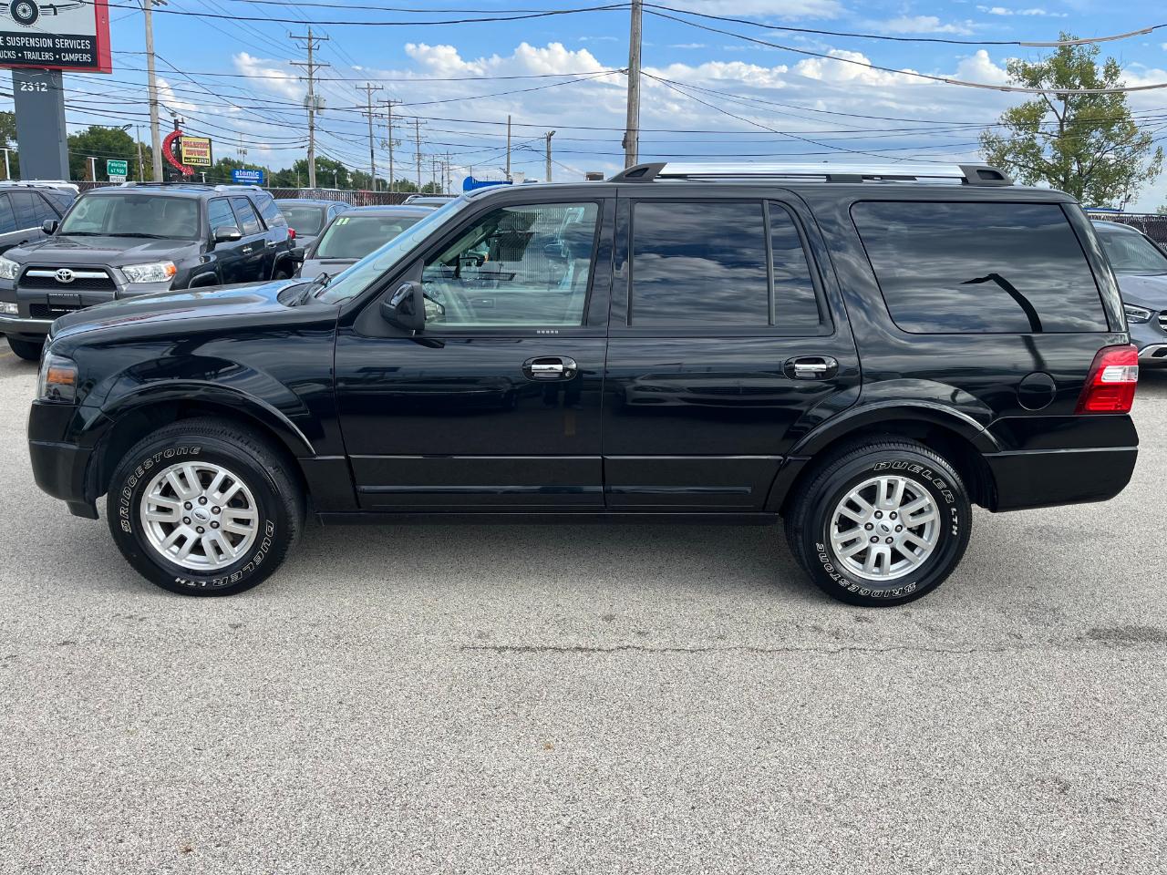 Ford Expedition photo 2