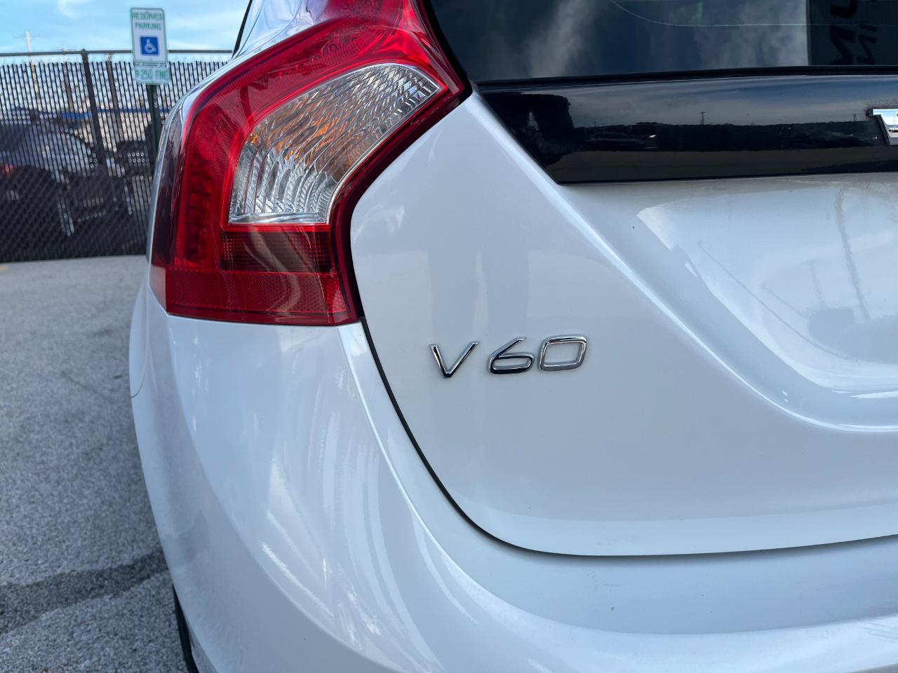 Volvo V60 photo 24