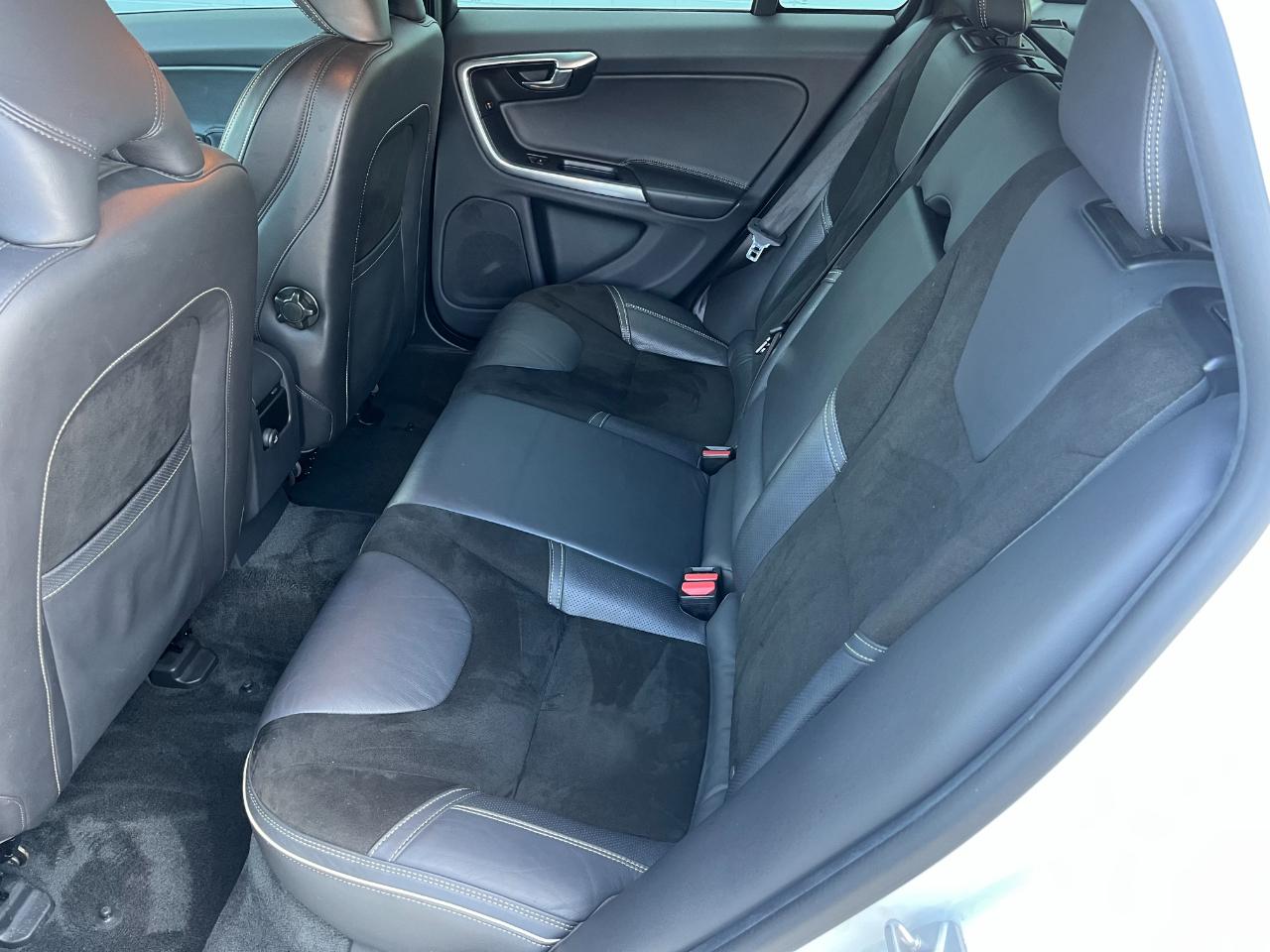 Volvo V60 photo 29