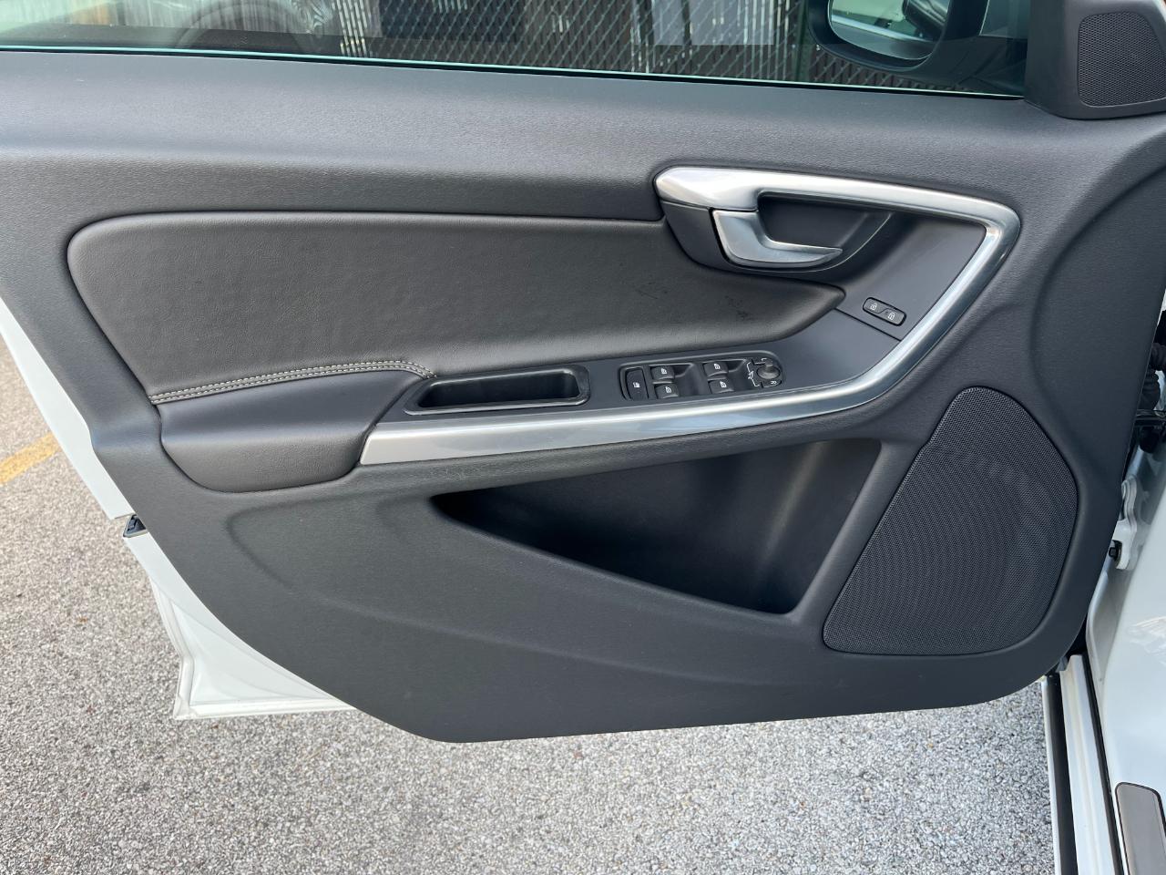 Volvo V60 photo 37