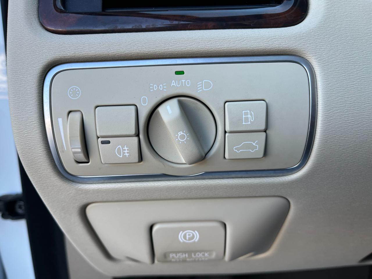 Volvo XC70 photo 24