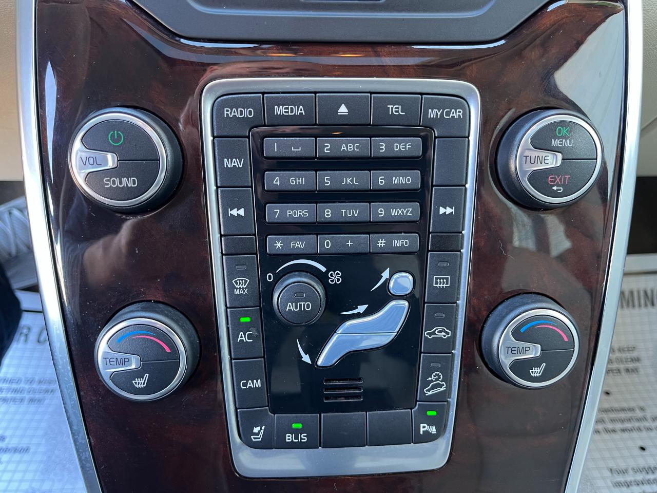 Volvo XC70 photo 32