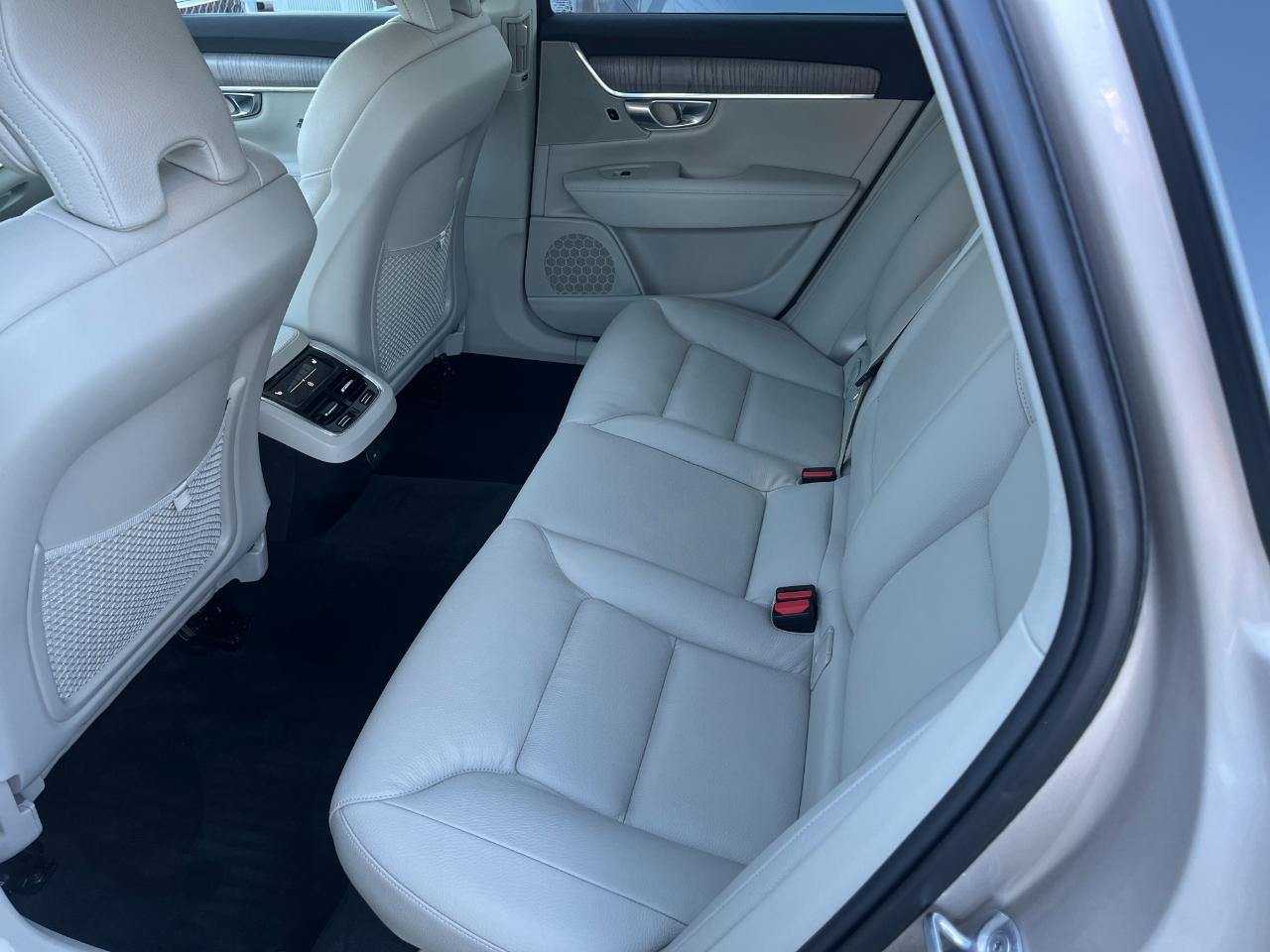 Volvo V90 Cross Country B6 Plus 2024