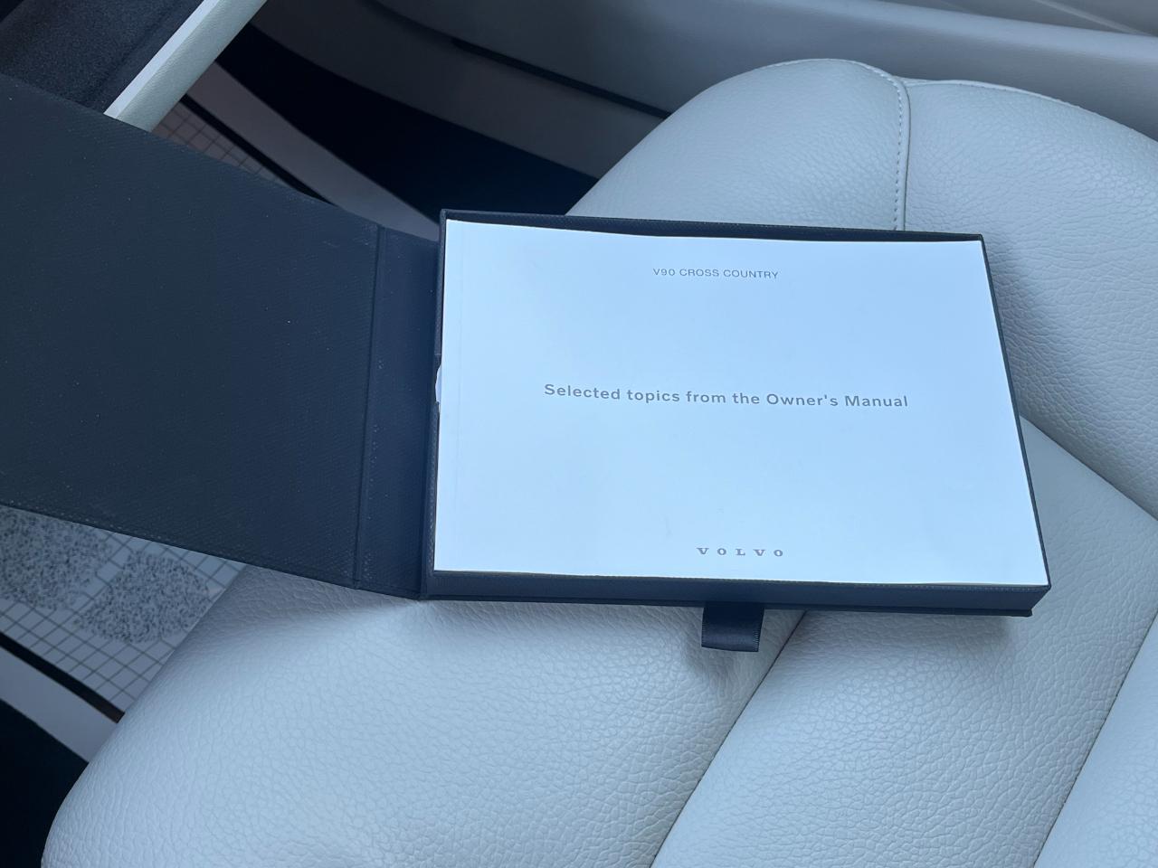 Volvo V90 Cross Country B6 Plus 2024