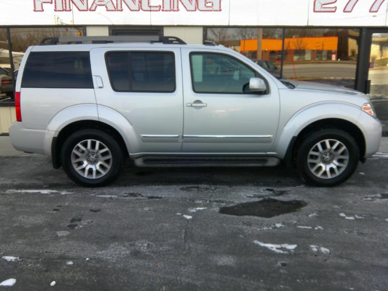 Nissan Pathfinder LE 4WD 2012