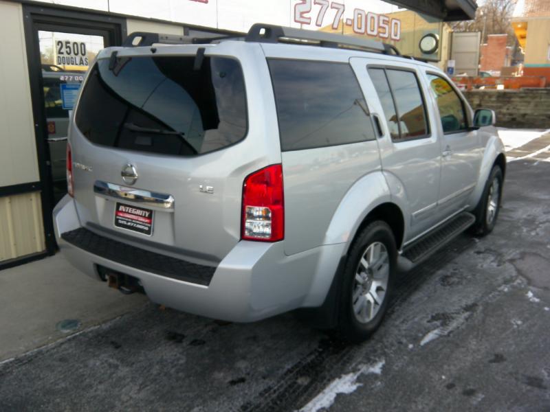 Nissan Pathfinder LE 4WD 2012