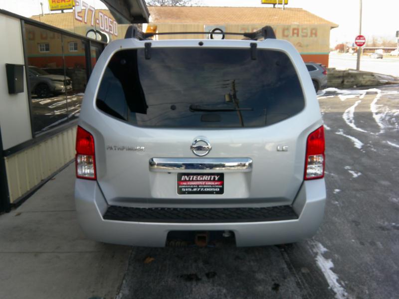 Nissan Pathfinder LE 4WD 2012