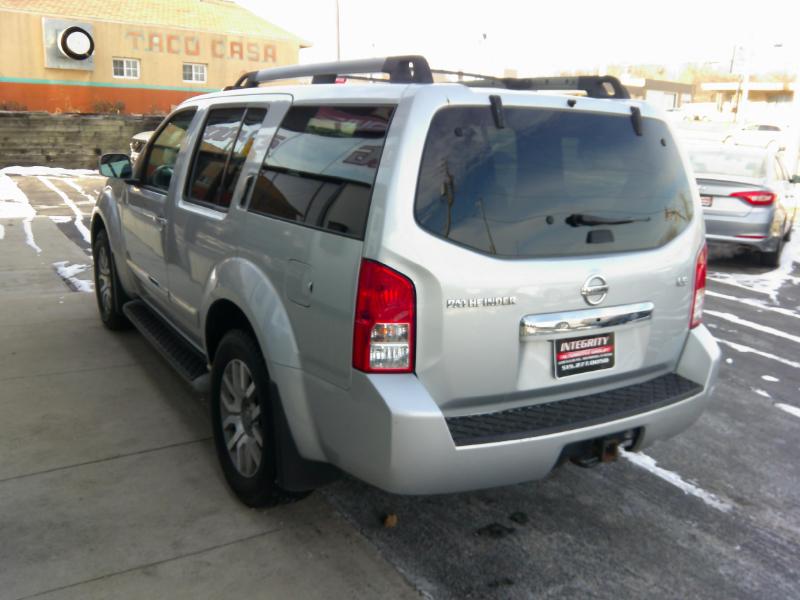 Nissan Pathfinder LE 4WD 2012