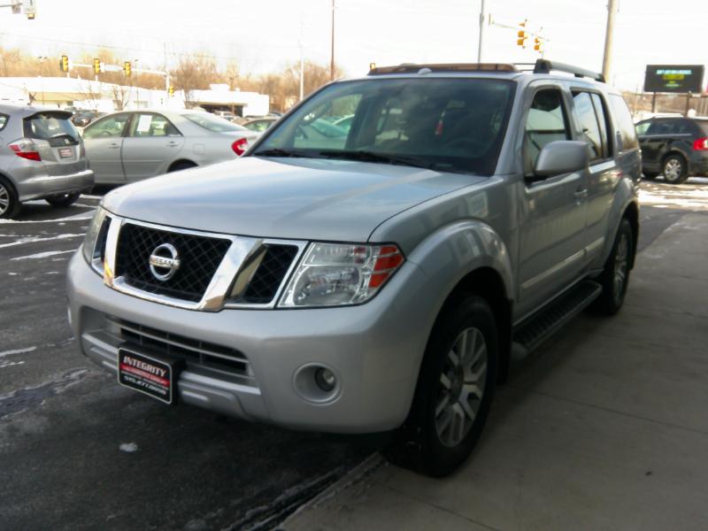 Nissan Pathfinder LE 4WD 2012