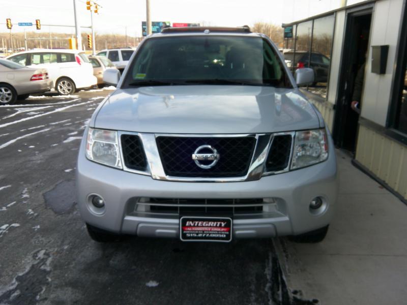 Nissan Pathfinder LE 4WD 2012