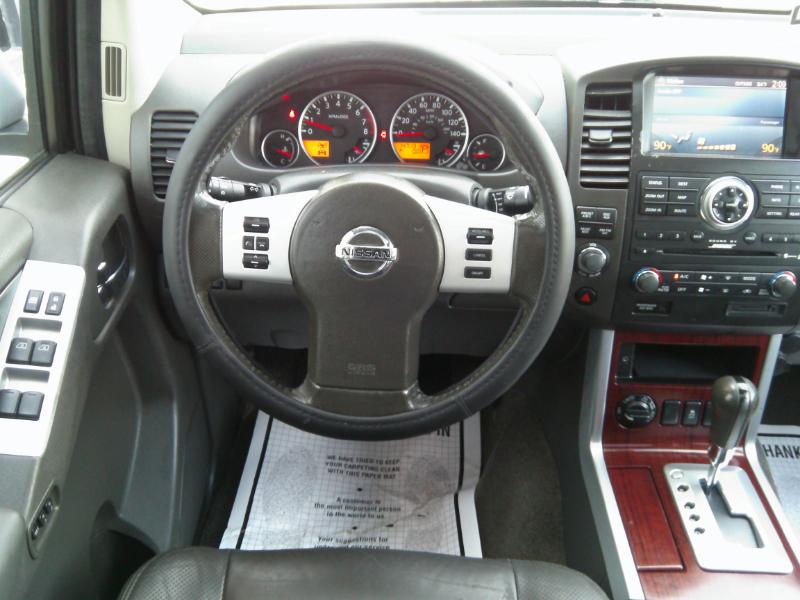 Nissan Pathfinder LE 4WD 2012