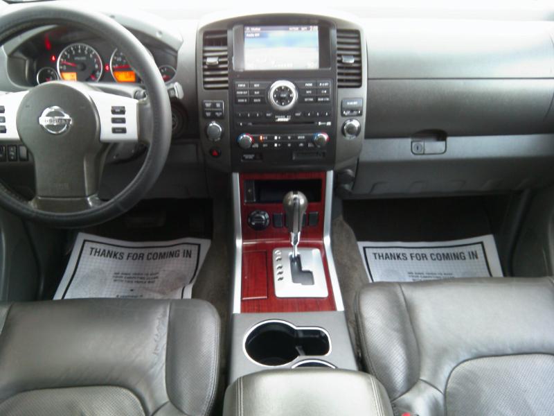 Nissan Pathfinder LE 4WD 2012