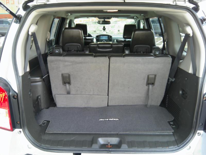 Nissan Pathfinder LE 4WD 2012