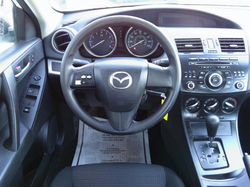Mazda MAZDA3 i Sport 4-Door 2012