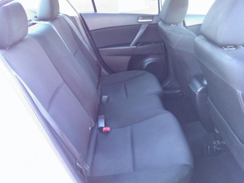 Mazda MAZDA3 i Sport 4-Door 2012