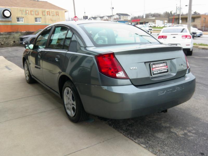 Saturn ION Sedan 2 2005