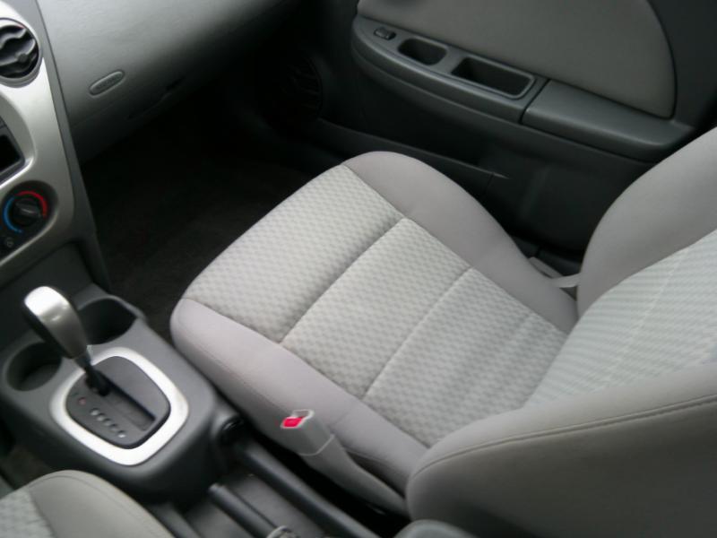 Saturn ION Sedan 2 2005